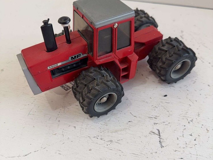 ertl-massey-ferguson-4900-toy-tractor,-die-cast-metal,-1/32-scale-image-2