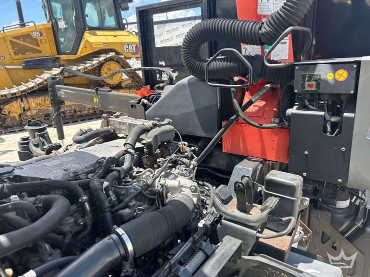 2016-isuzu-nrr-image-10
