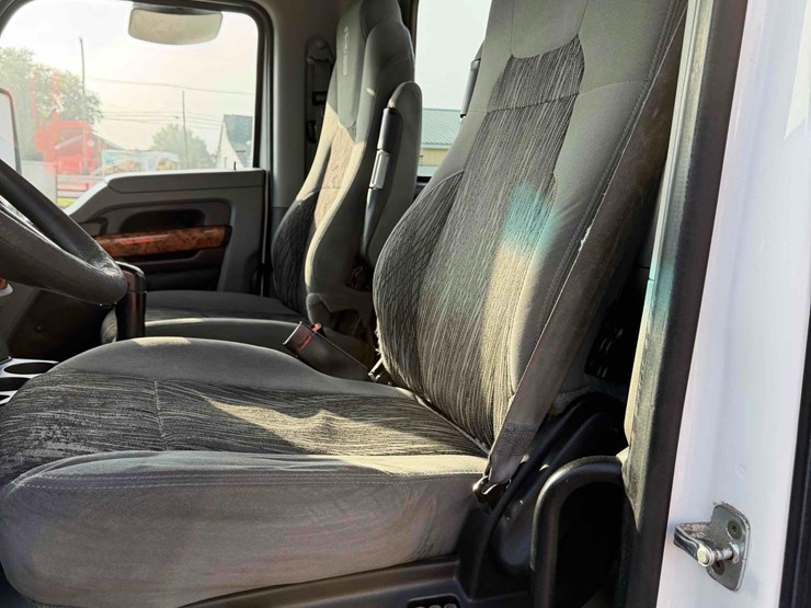 2020-kenworth-t680-image-17