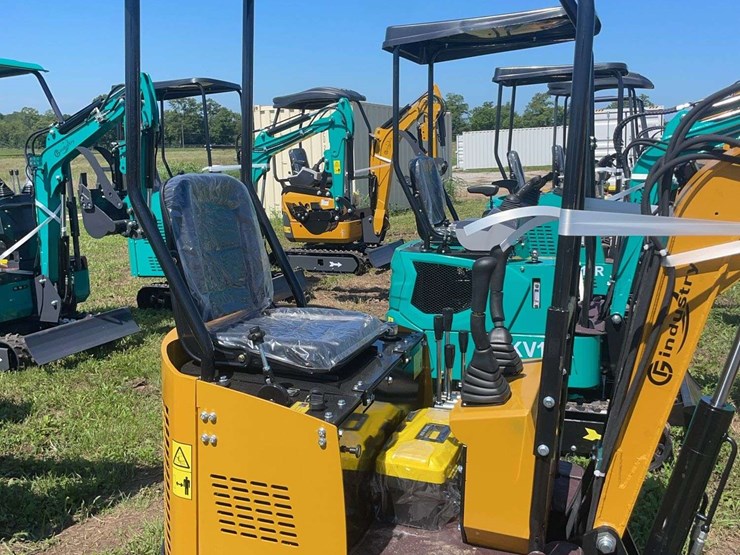 h13r-mini-excavator-image-7