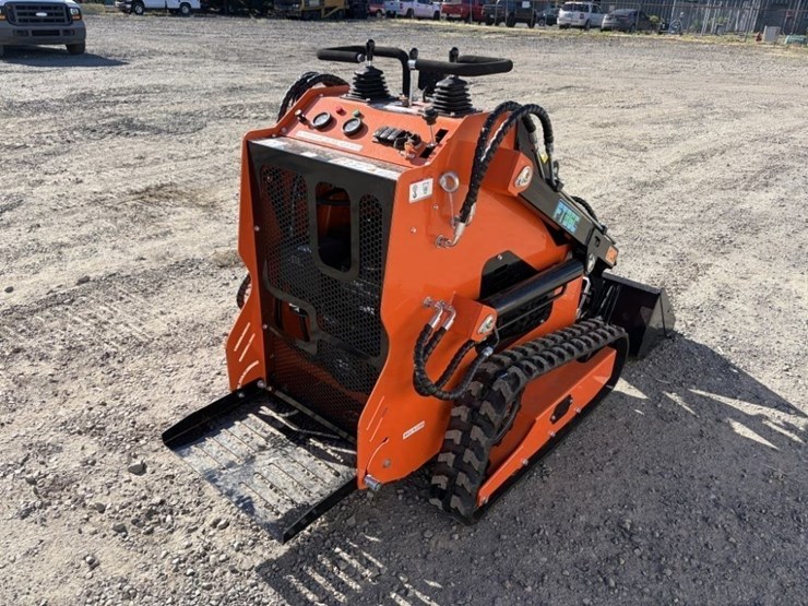 2026-future-ft36c-mini-compact-track-loader-image-4