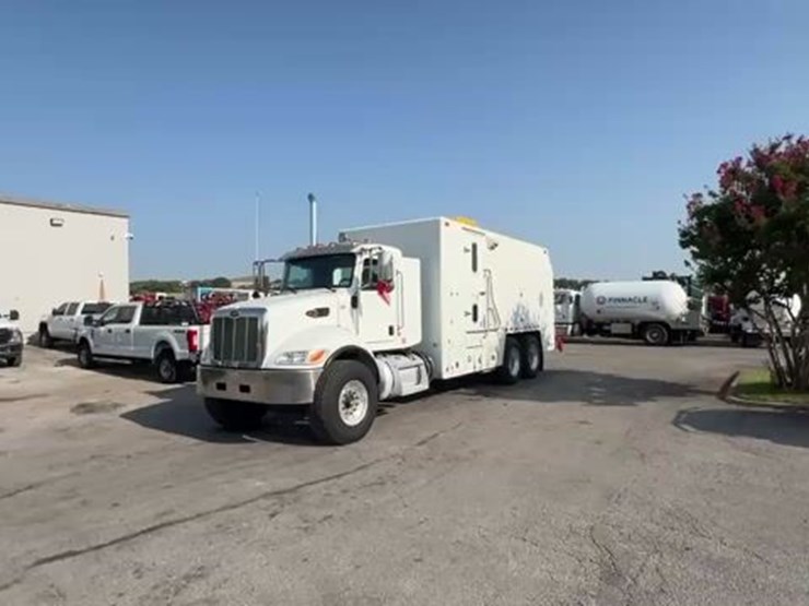 2018-peterbilt-348-image-24