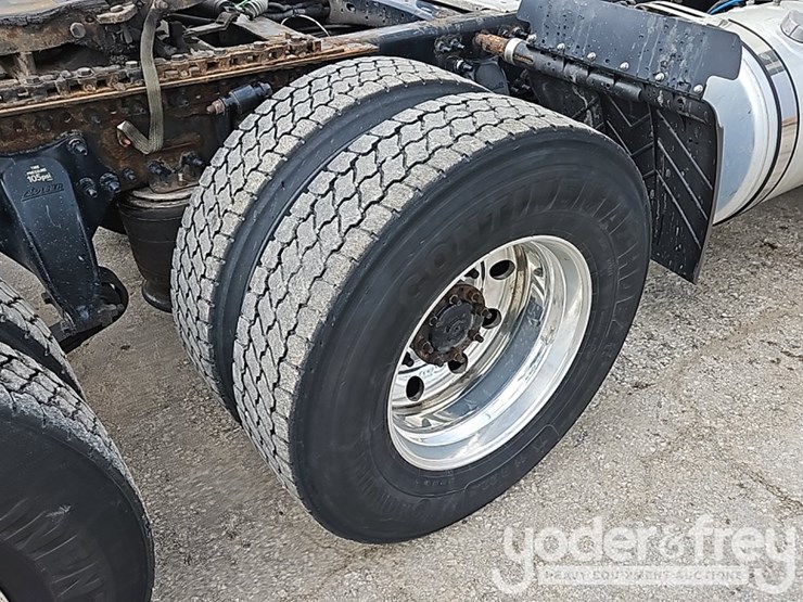 2019-freightliner-cascadia-125-image-16