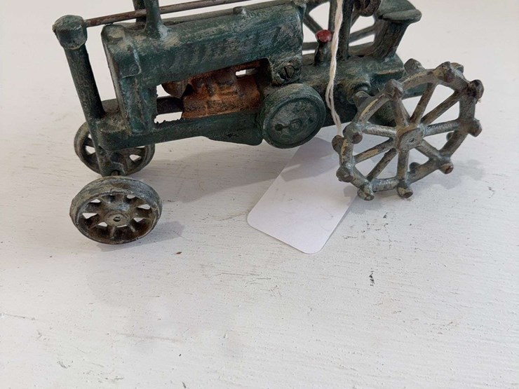 cast-iron-toy-tractor,-1/16-scale-image-3