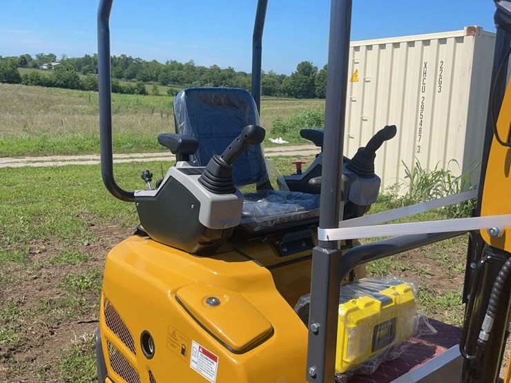 qk20r-mini-excavator-image-7