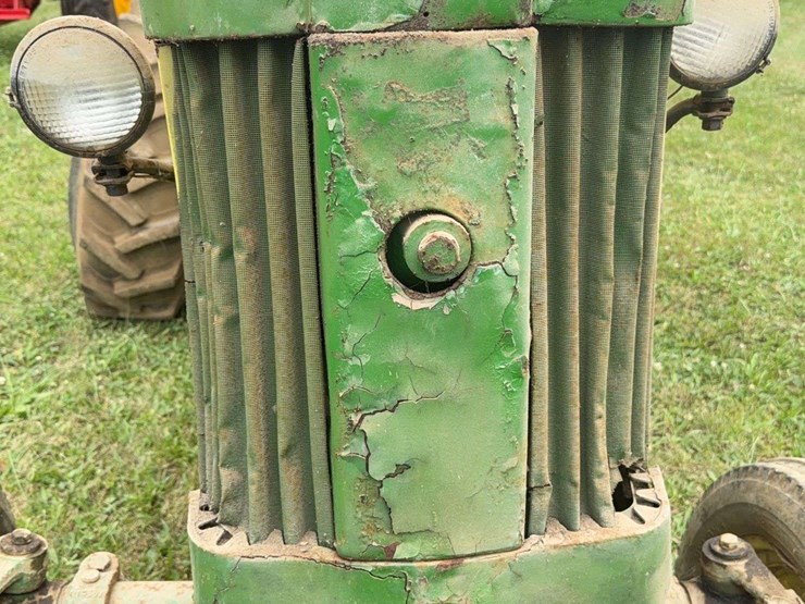 john-deere-320-image-9