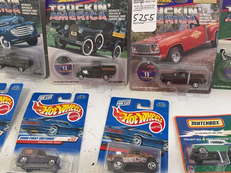 matchbox,-hot-wheels,-and-johnny-lightening-nib-toys,-die-cast-metal,-1/64-scale-image-3