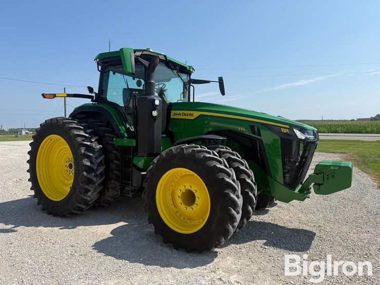 2025-john-deere-8r-370-image-3