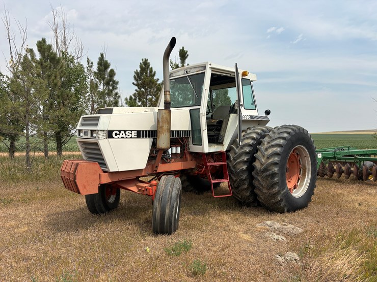 case-2390-tractor-image-1