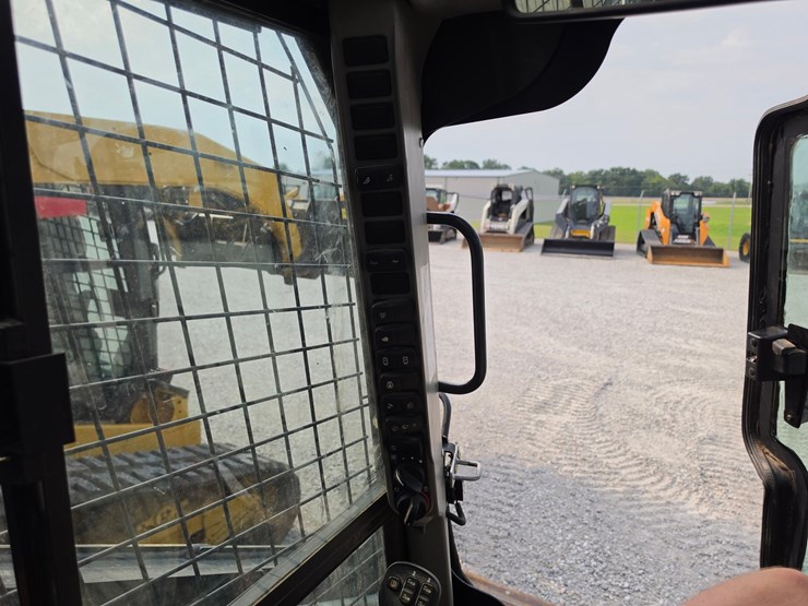 2021-new-holland-c362-image-10