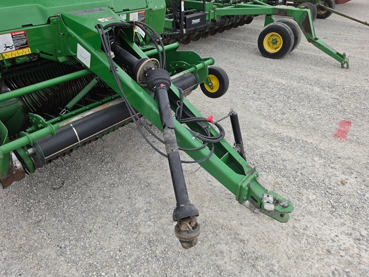 2019-john-deere-560m-image-2