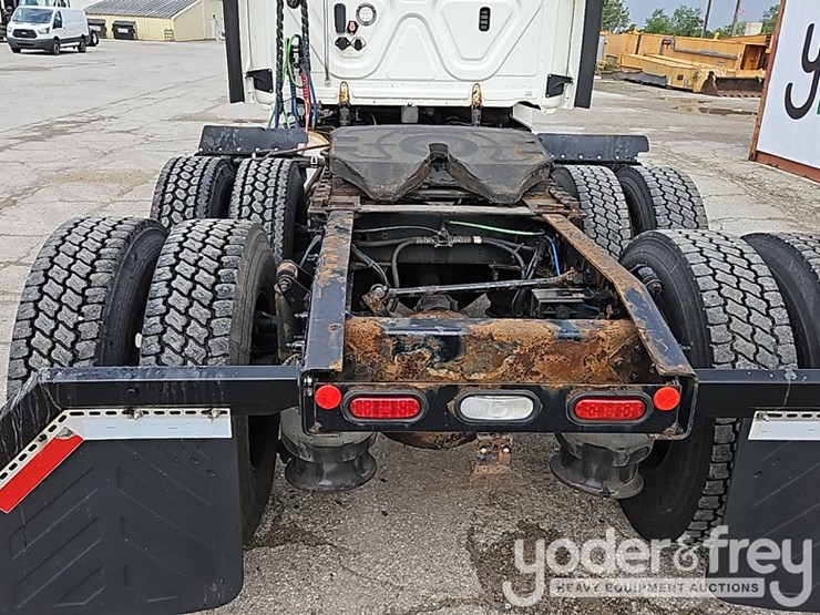 2019-freightliner-cascadia-125-image-12