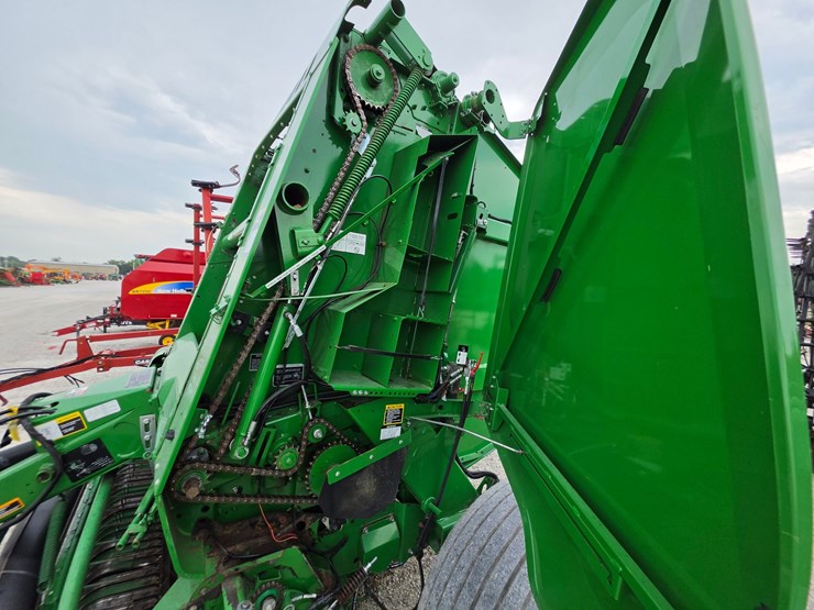 2019-john-deere-560m-image-10