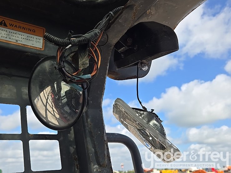 2019-takeuchi-tl8-image-42