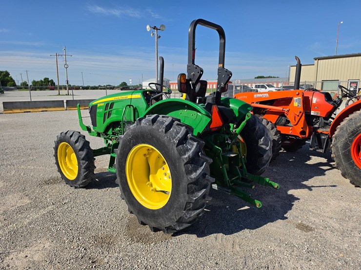 2018-john-deere-5075e-image-11