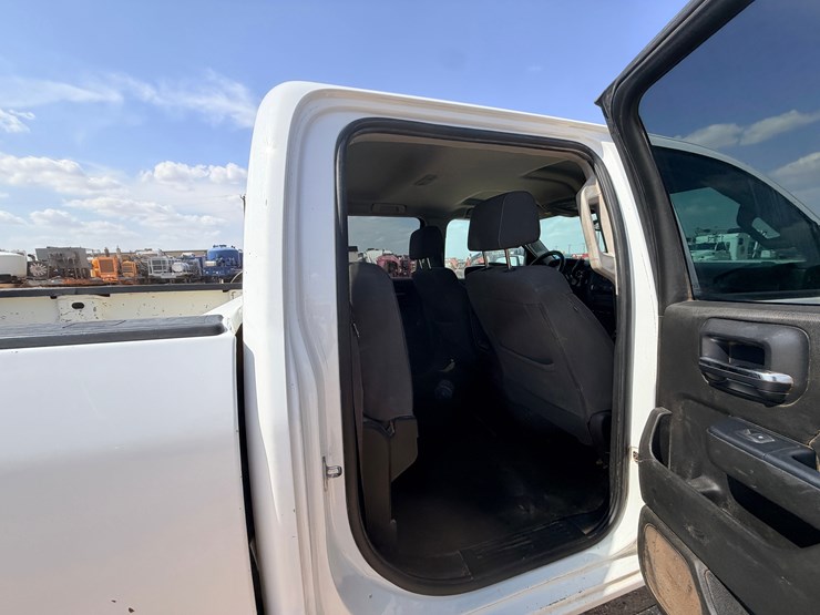 2017-chevrolet-silverado-2500hd-image-6