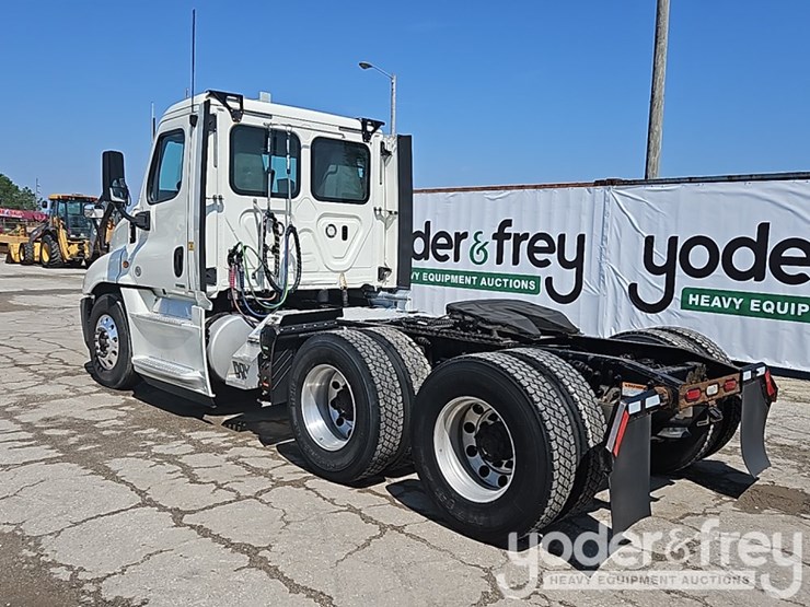 2019-freightliner-cascadia-125-image-3