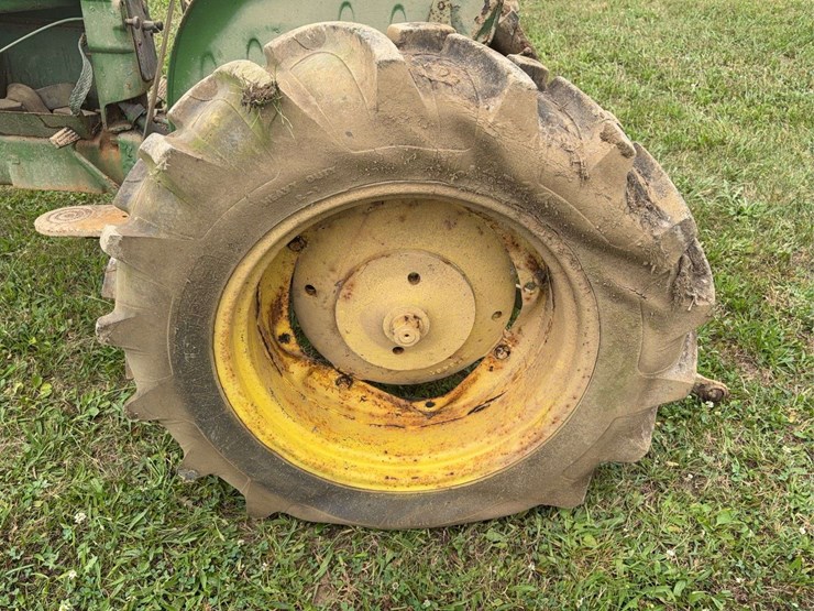 john-deere-320-image-30
