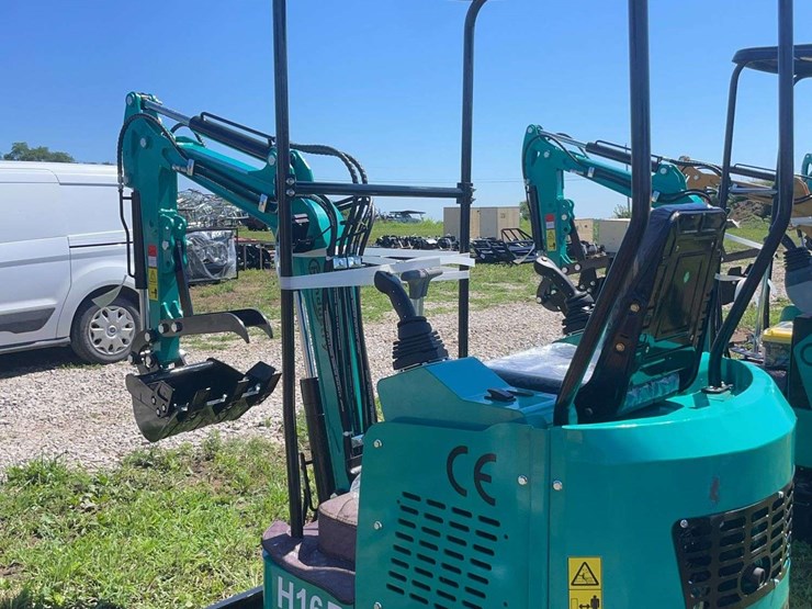h16r-mini-excavator-image-11