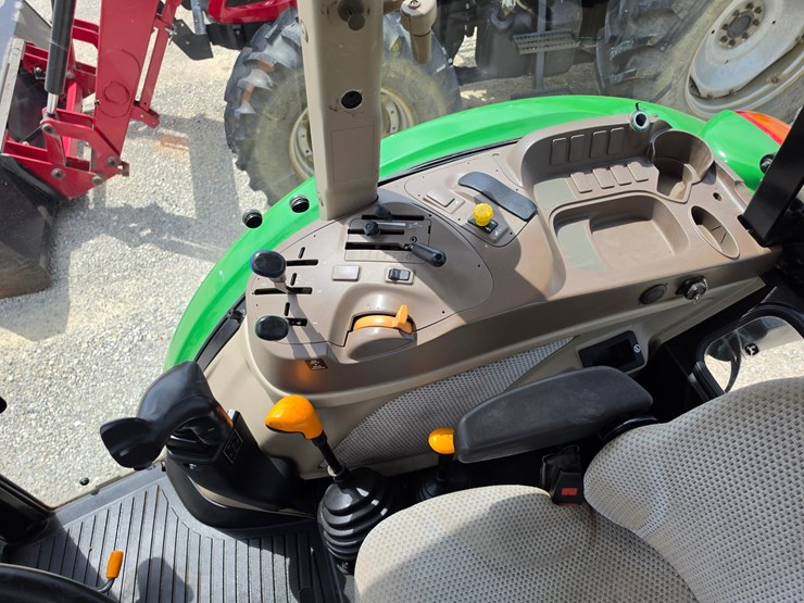 2016-john-deere-5100e-image-15