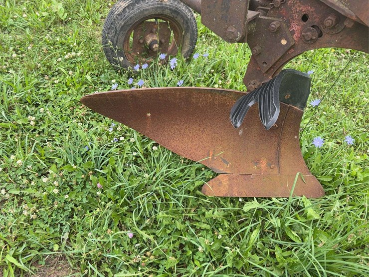 (6)-bottom-ih-plow-image-14