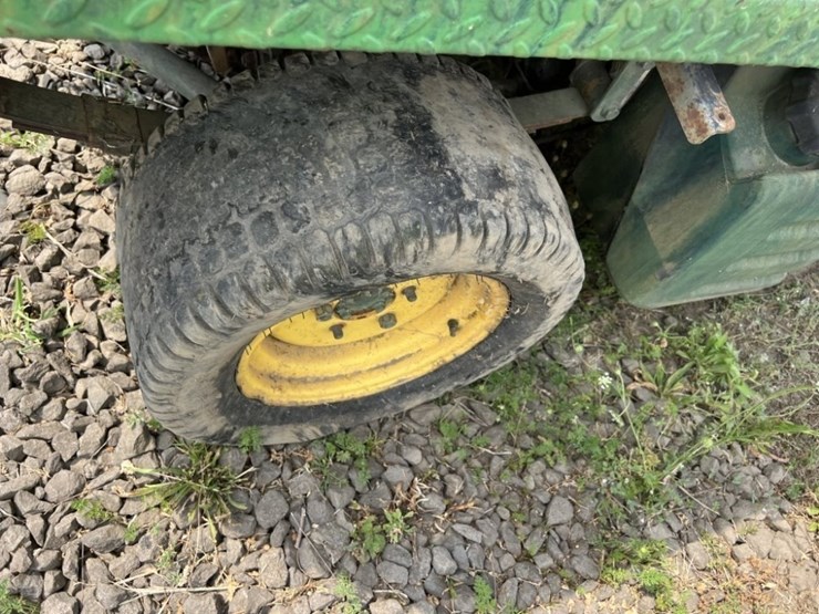 2020-john-deere-gator-image-14