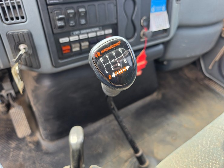 2002-international-durastar-4300-image-127