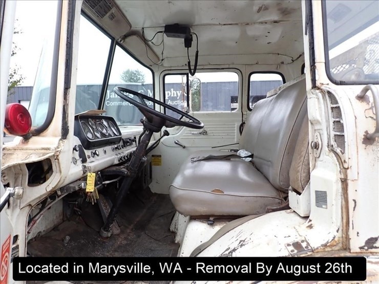 1979-ford-800-image-4