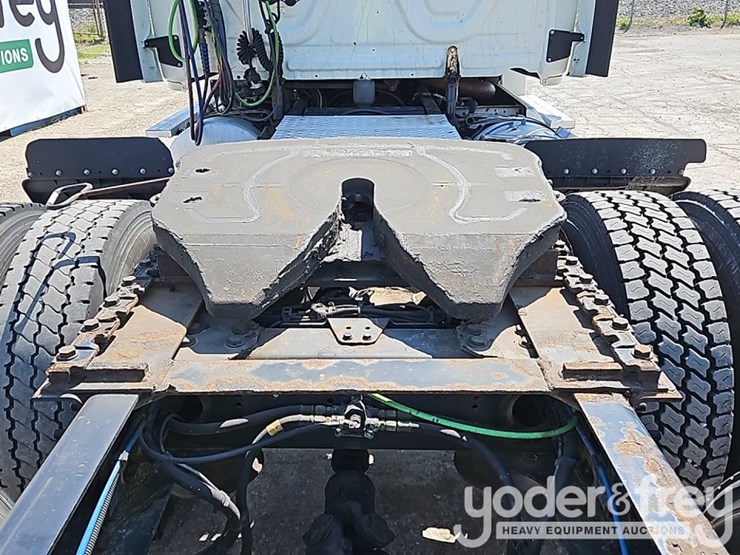 2019-freightliner-cascadia-125-image-18