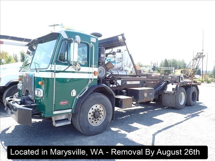 2007-peterbilt-320-image-1
