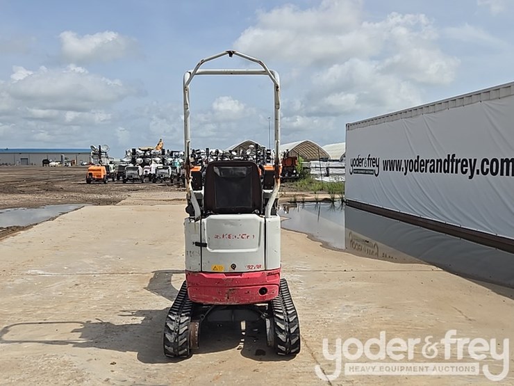 2017-takeuchi-tb210r-image-4