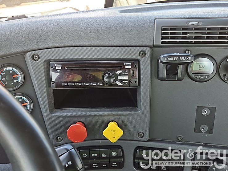 2019-freightliner-cascadia-125-image-38