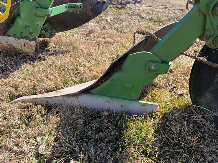 john-deere-pull-type-two-bottom-plow-image-22
