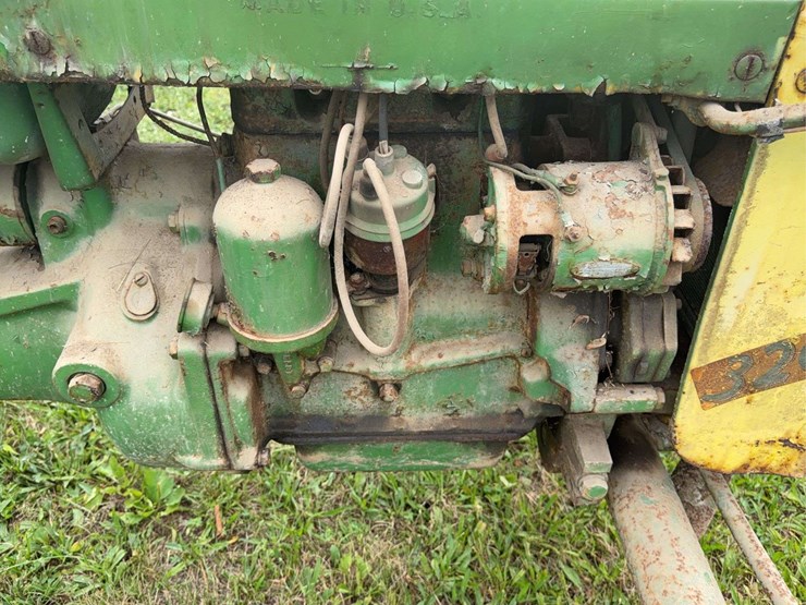 john-deere-320-image-14