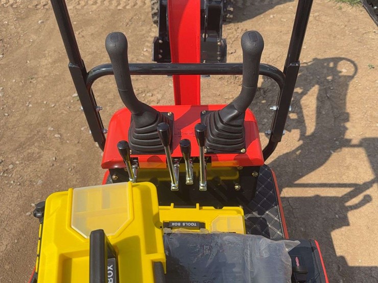 me15-mini-excavator-image-8