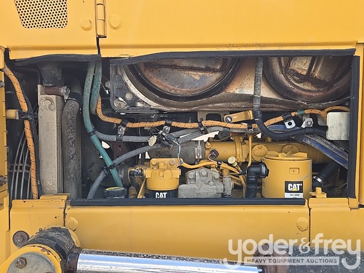 2018-caterpillar-d6n-lgp-image-42