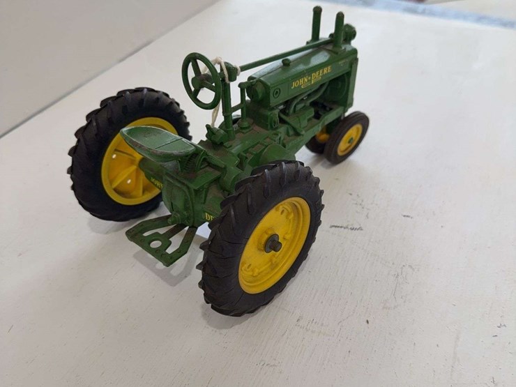 ertl-john-deere-model-g-tractor,-die-cast-metal,-1/16-scale-image-4