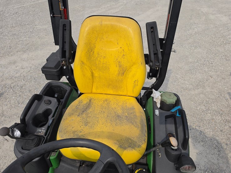 2015-john-deere-1025r-image-6