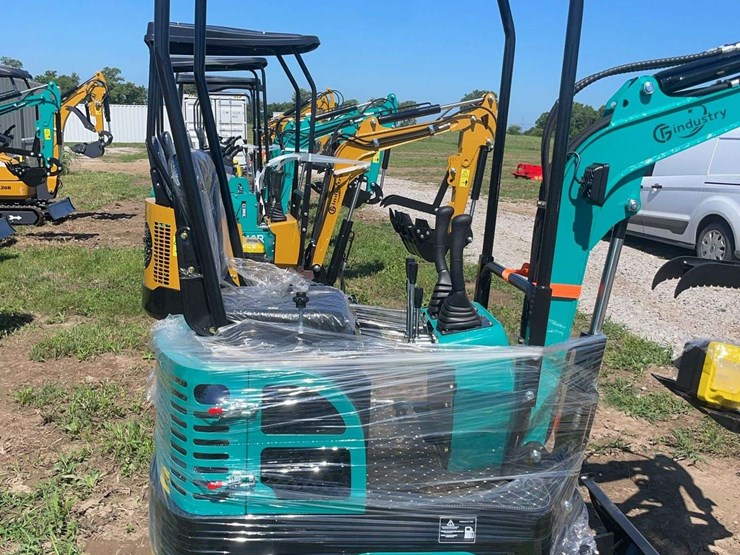 qh12r-mini-excavator-image-3
