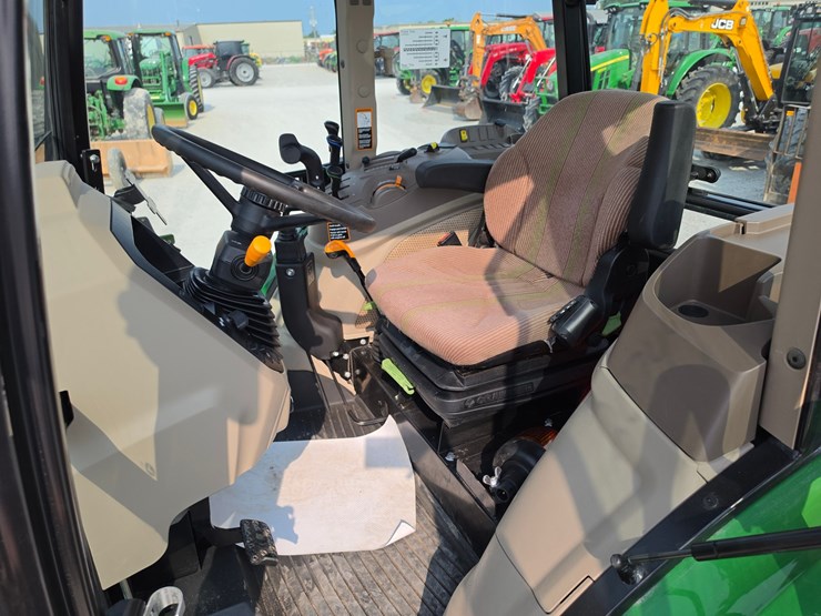 2023-john-deere-6120e-image-10