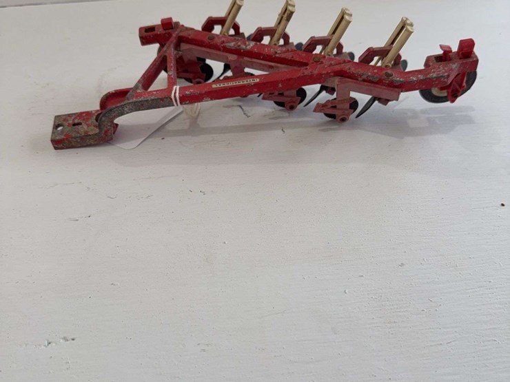 international-4-bottom-plow,-1/16-scale-image-1