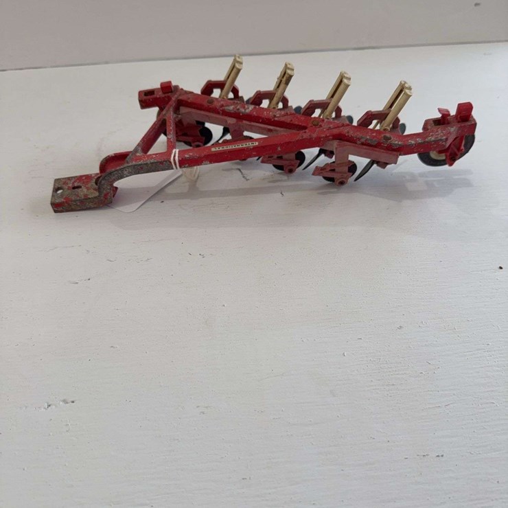 International 4 bottom plow, 1/16 scale