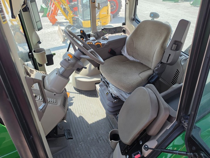 2023-john-deere-6155m-image-13