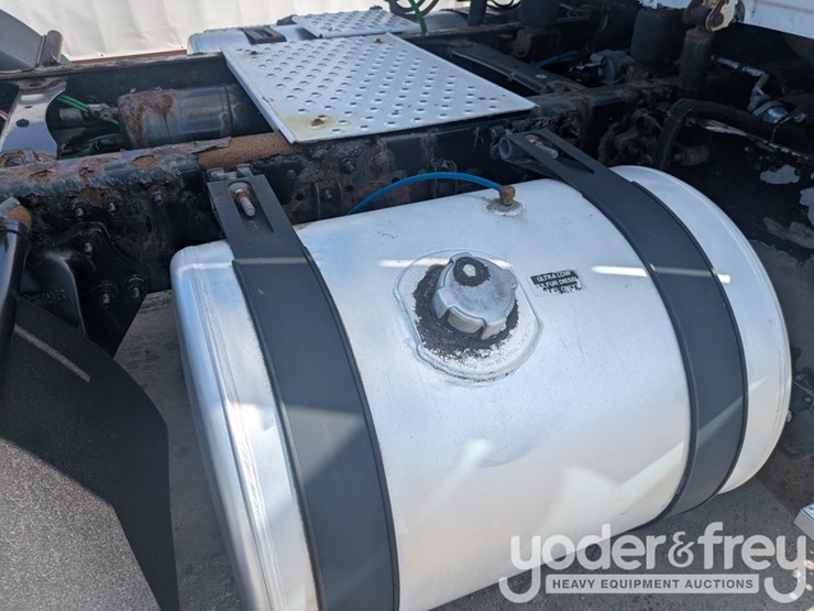 2018-freightliner-cascadia-113-image-38