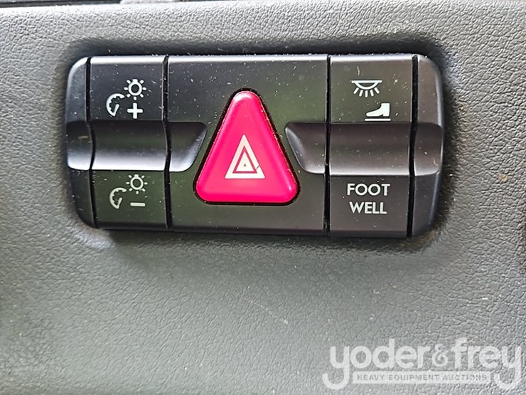 2017-freightliner-cascadia-113-image-38