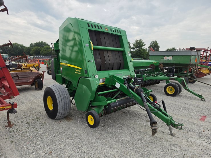 2019-john-deere-560m-image-1