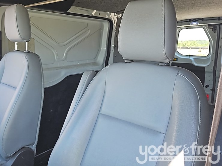 2015-ford-transit-image-32