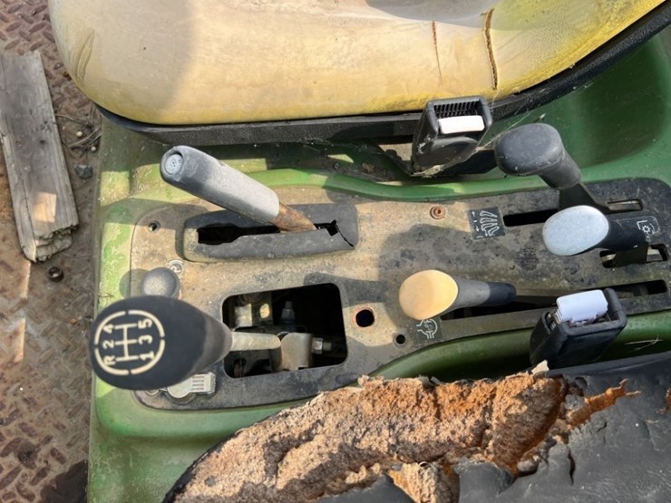 2020-john-deere-gator-image-11