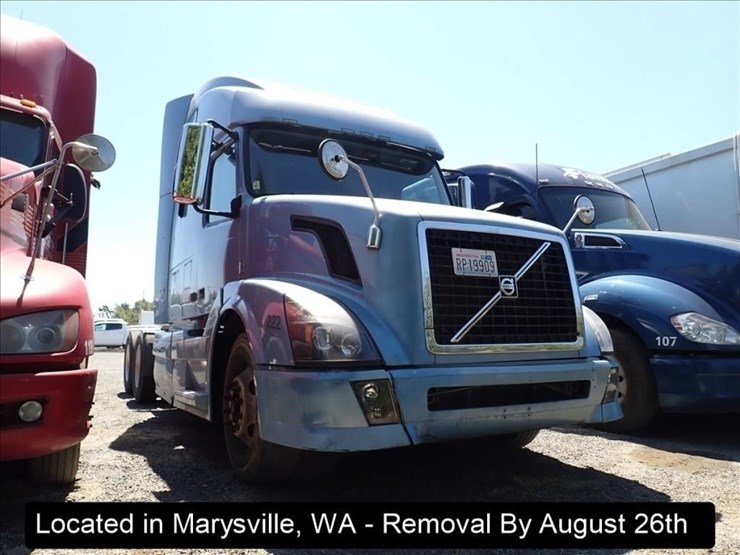 2012-volvo-10-image-15