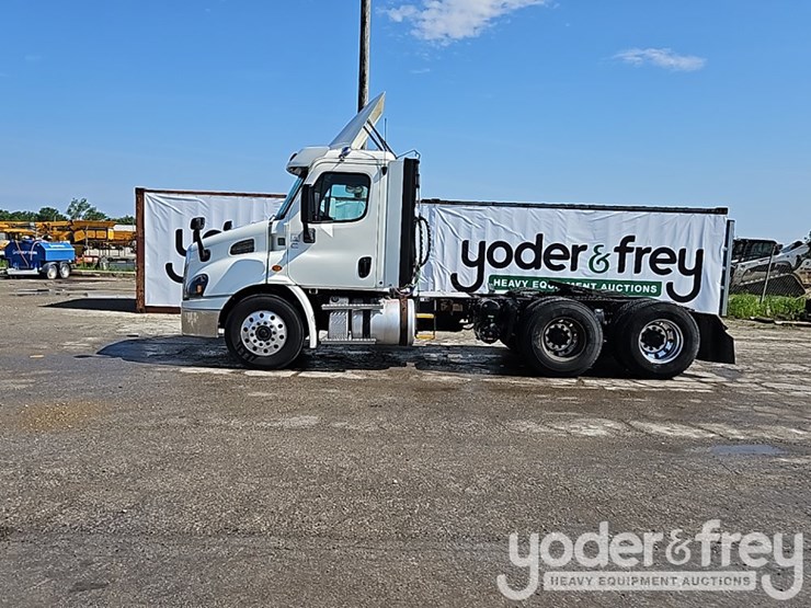 2017-freightliner-cascadia-113-image-2